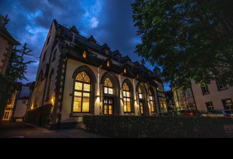 St Johann Konstanz in der Abend-Dämmerung - New Work & Innovation - CoWorking und Co.